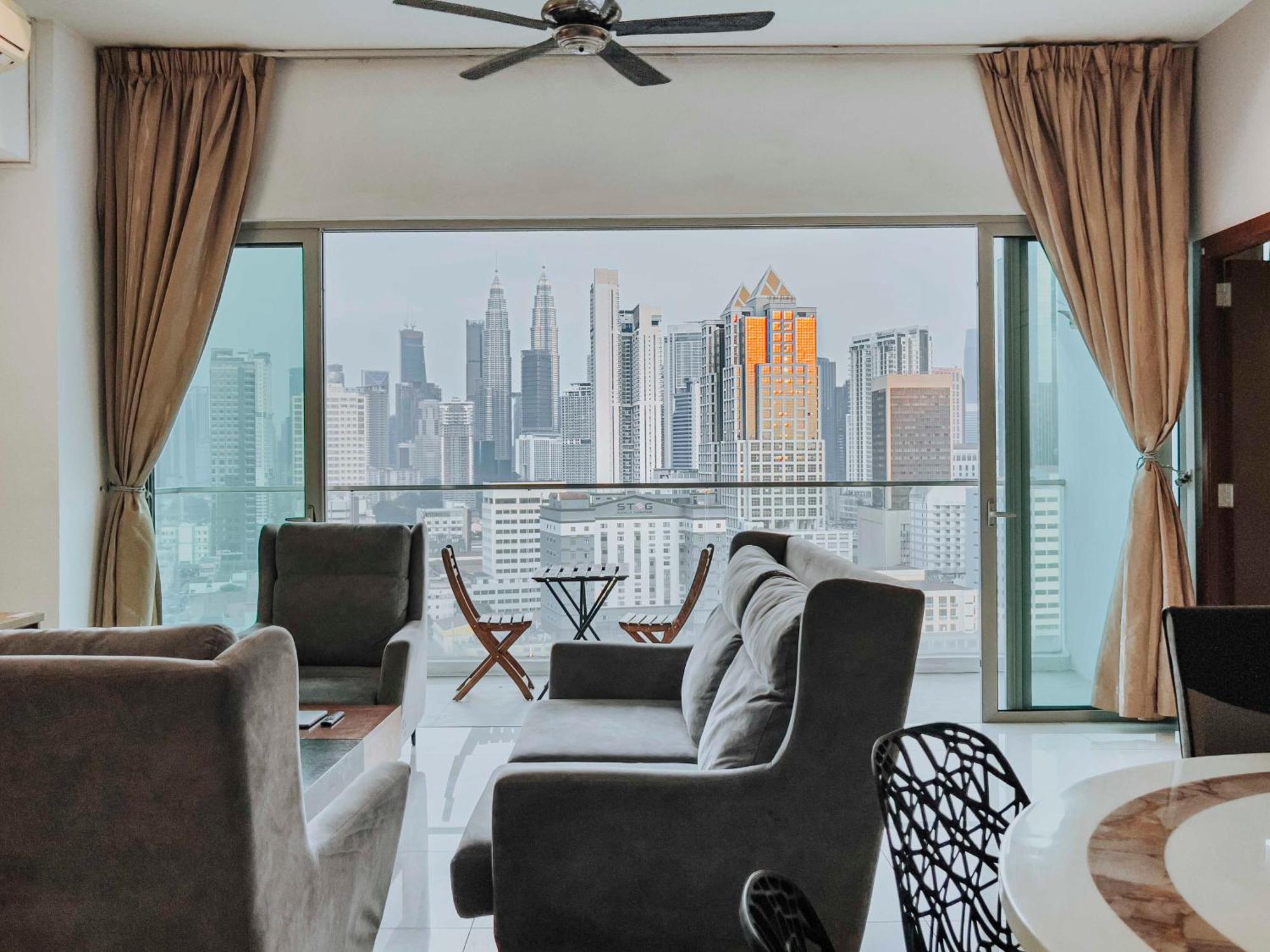Regalia Residence The Sky Pool Suite Kuala Lumpur Room photo